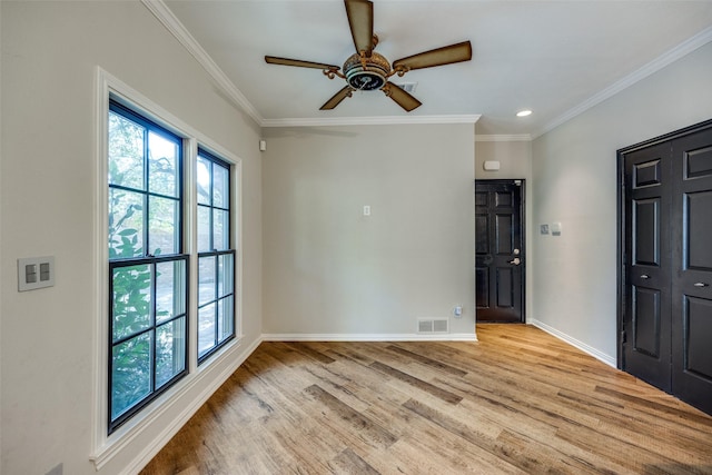 unfurnished room featuring light hardwood / wood-style floors, ceiling fan, and ornamental molding