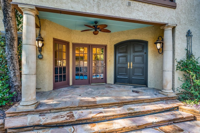 property entrance with ceiling fan and a porch