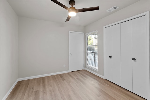 unfurnished bedroom featuring light wood-type flooring, a closet, and ceiling fan