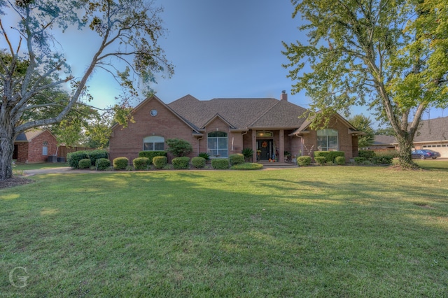 view of front of property with a front yard