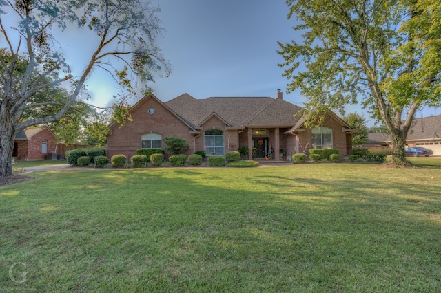 view of front of home with a front lawn