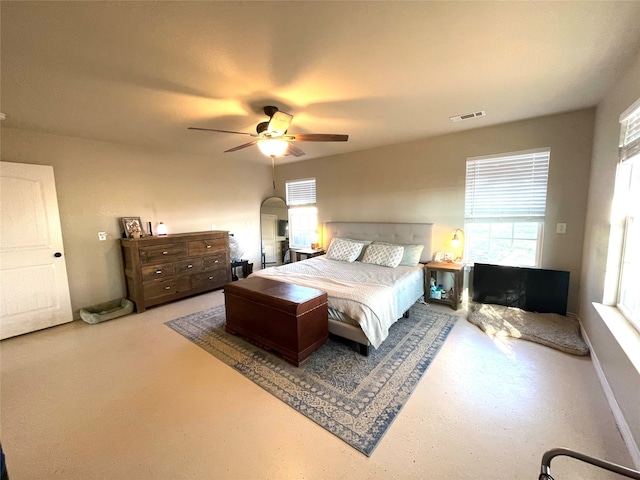 bedroom with ceiling fan