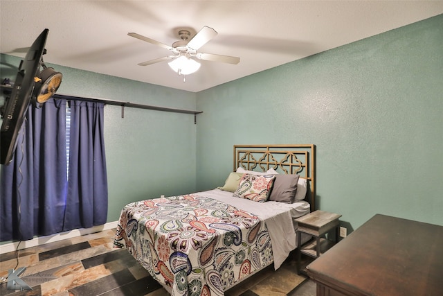 bedroom with ceiling fan