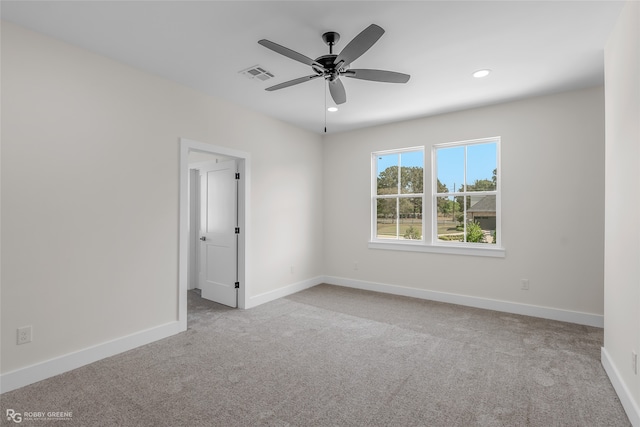 unfurnished room with light carpet and ceiling fan