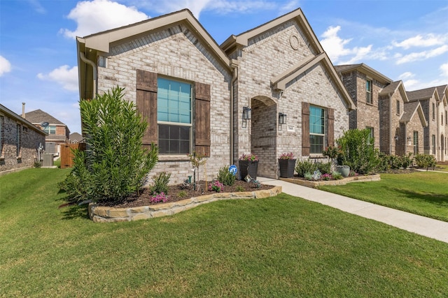 view of front of house featuring a front yard