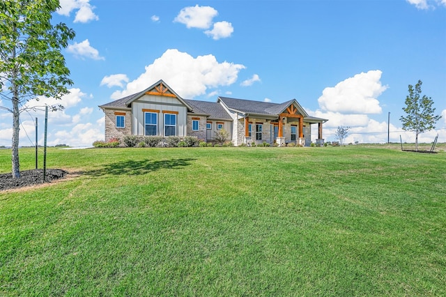 view of front of house featuring a front lawn