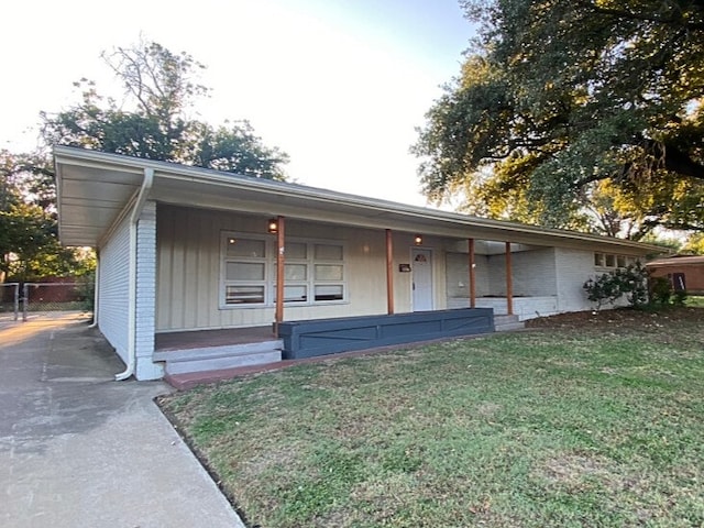 Listing photo 2 for 4837 S Ridge Ter, Fort Worth TX 76133