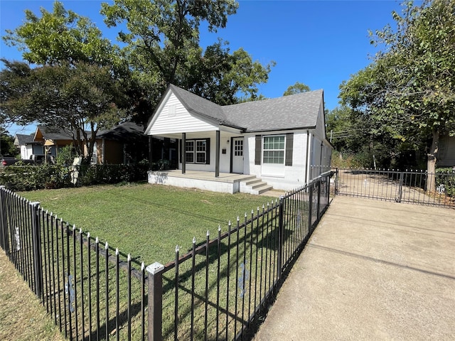 view of front of house featuring a front yard