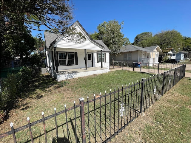 view of front of home featuring a front lawn