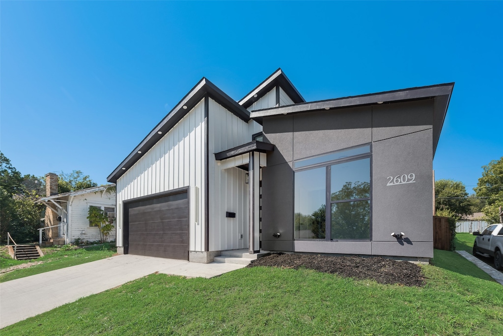 view of front of property featuring a garage and a front lawn