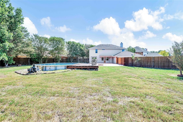 view of yard with a fenced in pool