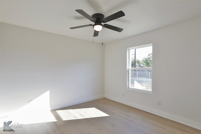 empty room featuring light hardwood / wood-style floors and ceiling fan