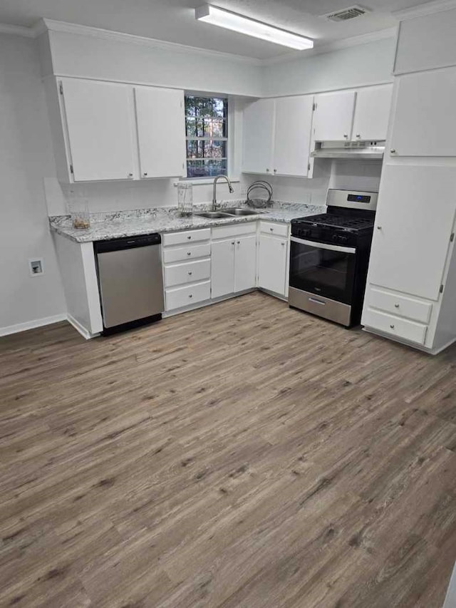 kitchen featuring hardwood / wood-style flooring, sink, white cabinetry, stainless steel appliances, and ornamental molding