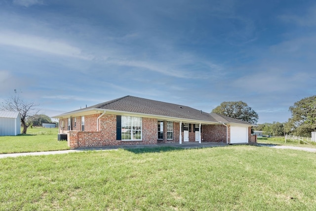 ranch-style house featuring a front yard and a garage