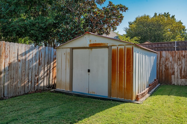 view of outdoor structure with a yard