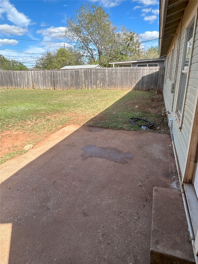 view of yard featuring a patio