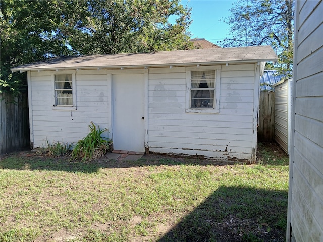 view of outdoor structure featuring a yard