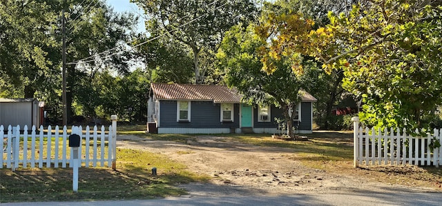 view of front of home with a front lawn