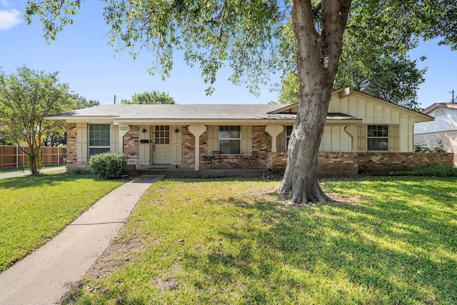 single story home with a porch and a front lawn