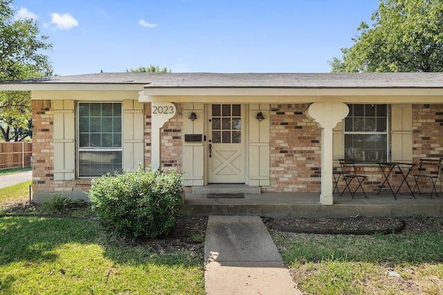 property entrance with covered porch