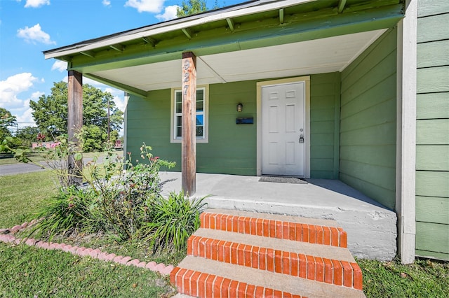 entrance to property featuring a porch