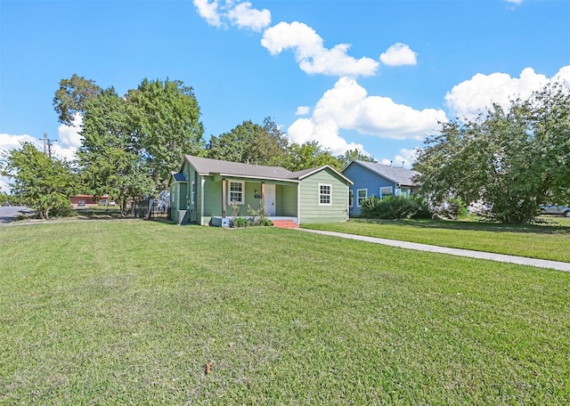 view of front of home featuring a front lawn