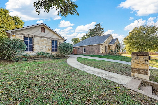 view of front facade with a front lawn