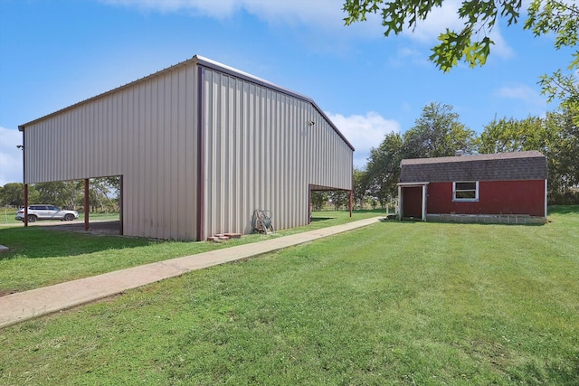 view of outdoor structure featuring a carport and a lawn