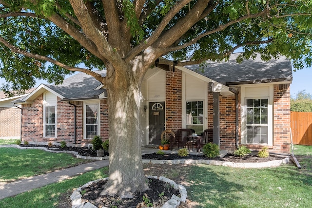 ranch-style home with a front yard