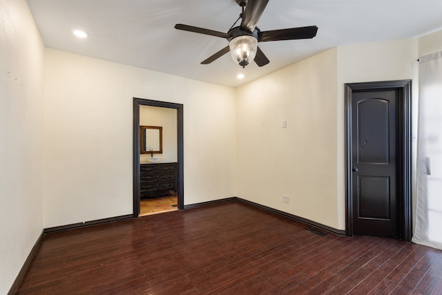 unfurnished room featuring dark wood-type flooring and ceiling fan