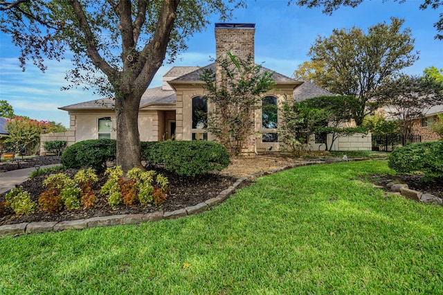 view of front of home with a front lawn