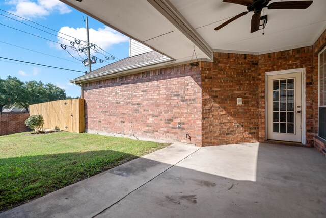 view of patio with ceiling fan