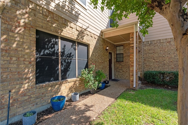 entrance to property featuring a yard