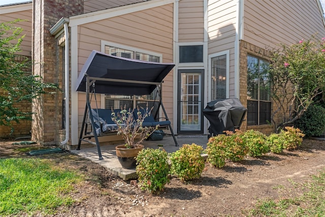 doorway to property with a patio area