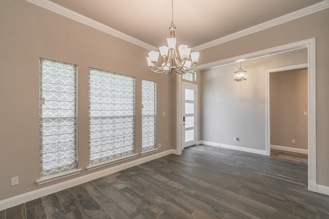 spare room featuring ornamental molding, a notable chandelier, and dark hardwood / wood-style floors