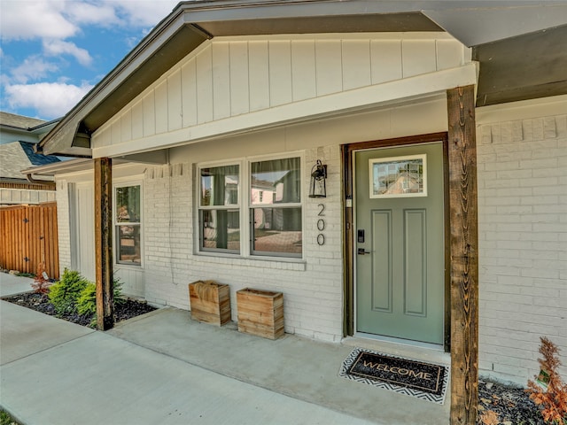 doorway to property with covered porch