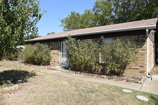 view of front of house with a front yard