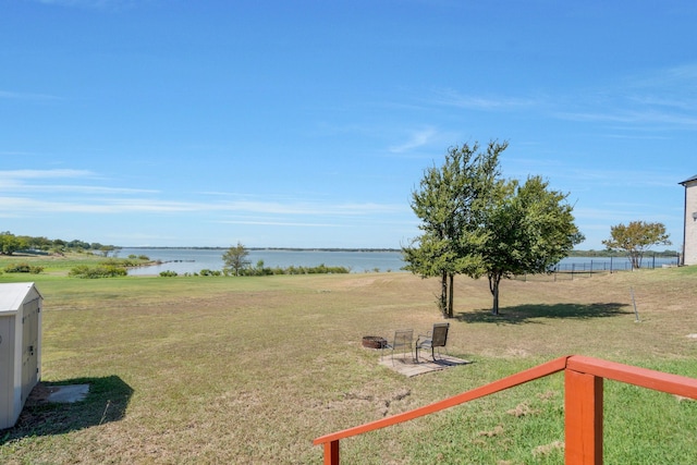 view of yard featuring a water view