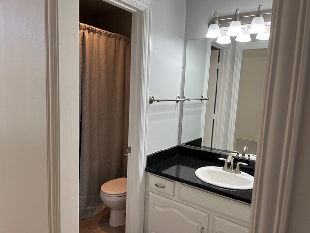 clothes washing area with dark wood-type flooring, washer and clothes dryer, and sink