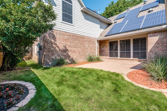 view of yard featuring a patio area