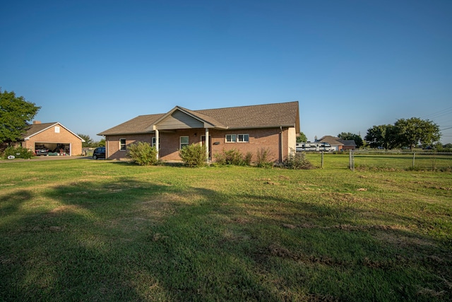 ranch-style home featuring a front lawn