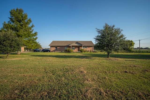 view of front facade with a front yard