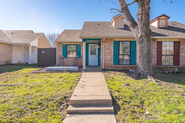 view of front of house featuring a front yard