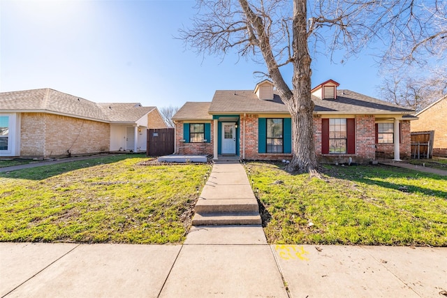 single story home with a front yard