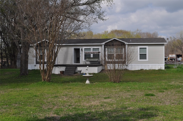 view of front facade featuring a front yard