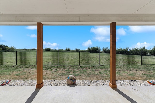 view of yard featuring a patio