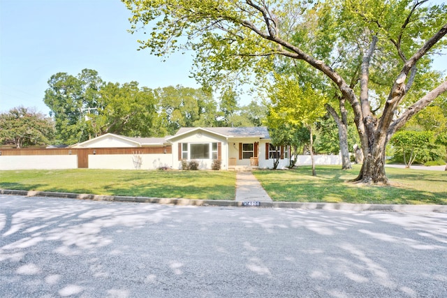 ranch-style home with a front yard