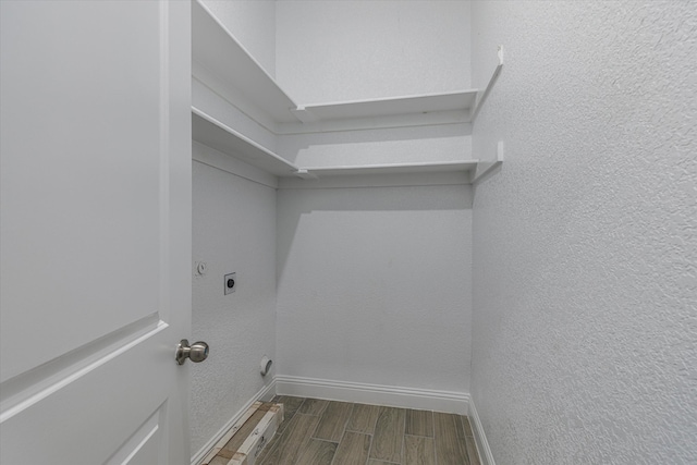 walk in closet with dark hardwood / wood-style flooring