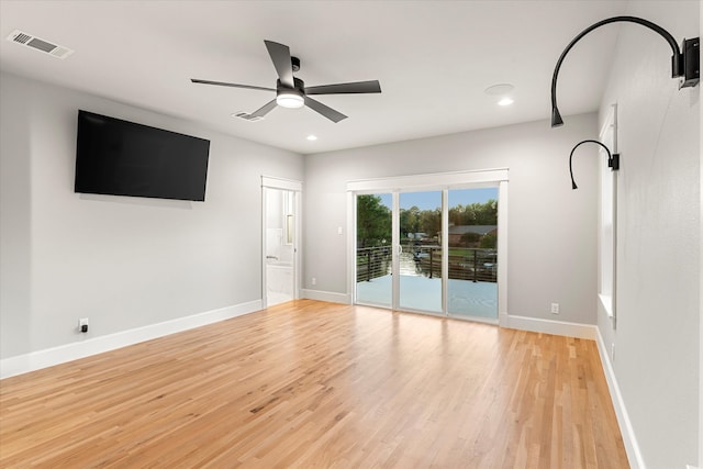 empty room featuring light hardwood / wood-style floors and ceiling fan