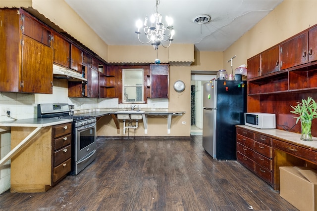 kitchen featuring an inviting chandelier, dark hardwood / wood-style floors, sink, hanging light fixtures, and appliances with stainless steel finishes